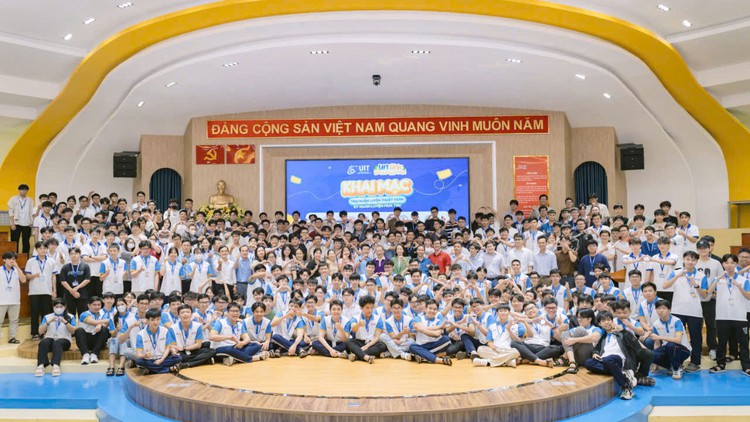 Học sinh THPT trải nghiệm 7 ngày làm sinh viên ở Trường ĐH Công nghệ thông tin