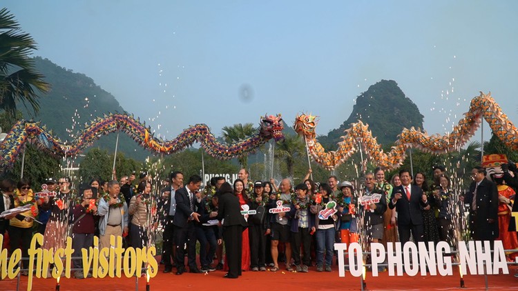‘Xông đất’ di sản Phong Nha - Kẻ Bàng, du khách được chào đón nồng hậu