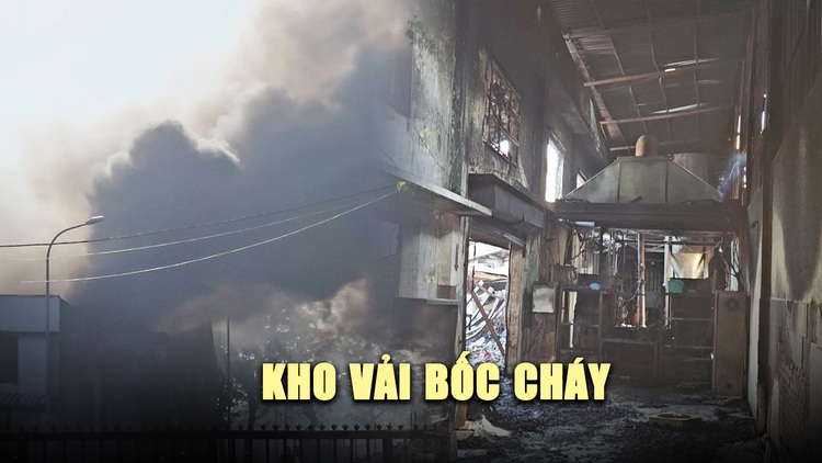 Tháo chạy vì kho vải ngàn mét vuông bốc cháy