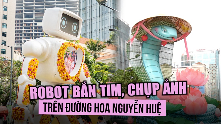 Robot bắn tim, chụp ảnh cho khách trên đường hoa Nguyễn Huệ