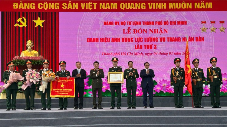 Lực lượng vũ trang TP.HCM nhận danh hiệu Anh hùng lực lượng vũ trang nhân dân