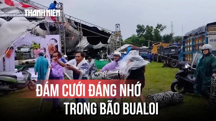Hàng xóm giúp gia đình dời rạp cưới vì bão Bualoi