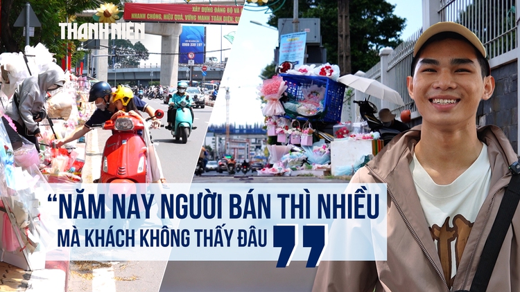 Hàng hoa lề đường mong 20.10 nắng ráo: ‘Khách vắng, chỉ mong đừng mưa’