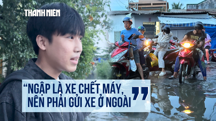 Triều cường dâng cao khiến đường ngập như sông, xe chết máy la liệt tại TP.HCM