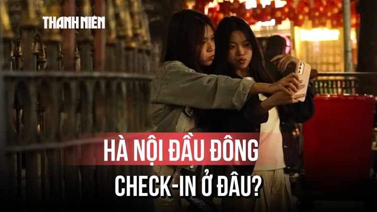 Đông nghẹt du khách đổ về nhà thờ lớn để 'check in' đầu đông