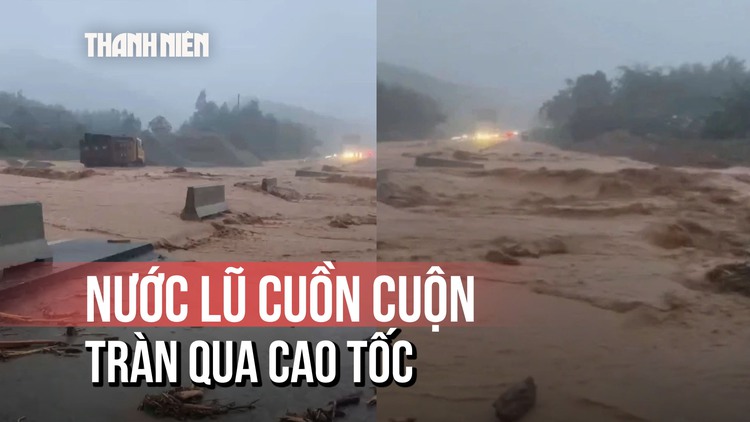 Cận cảnh nước lũ cuồn cuộn tràn qua cao tốc La Sơn - Túy Loan