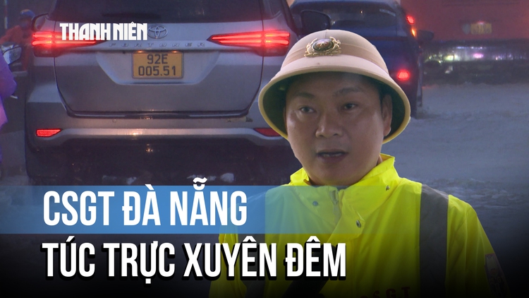 Đà Nẵng ngập nặng, CSGT xuyên đêm ứng phó mưa lũ