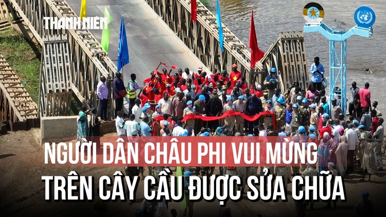 Lý do khiến người dân châu Phi cầm cờ Việt Nam, nhảy múa trên cây cầu Banton