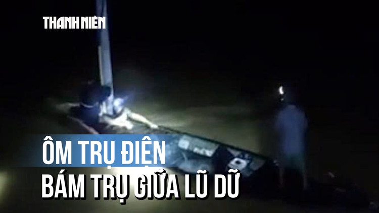 Lật ghe giữa lũ dữ, người đàn ông kiệt sức ôm trụ điện dưới chân cầu Hà Nha
