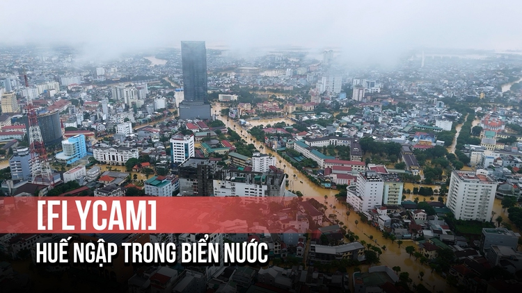 [Flycam] Những ngày Huế ngập trong biển nước