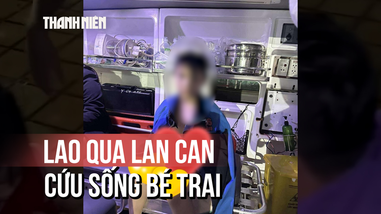 Khoảnh khắc nghẹt thở: Cứu sống bé trai chới với giữa sông Hàn