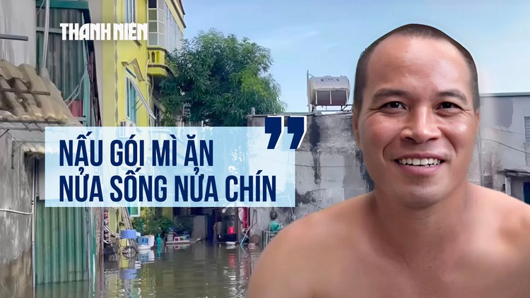 Ngôi làng tại Hà Nội vẫn ngập sâu sau 4 ngày mưa lớn