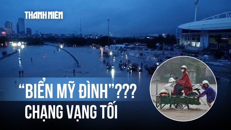 Bì bõm ở 'biển Mỹ Đình' ngày Hà Nội ngập nặng