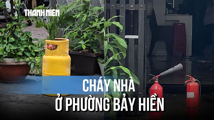 Cháy nhà ở phường Bảy Hiền, bình gas được đưa ra kịp thời