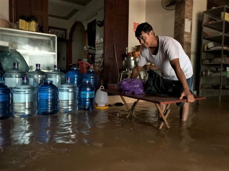 Hạ du hồ Kẻ Gỗ ngập sâu, nhiều thôn bị cô lập hoàn toàn