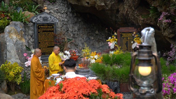 Khánh thành công trình tôn tạo Di tích quốc gia đặc biệt Hang Tám Cô