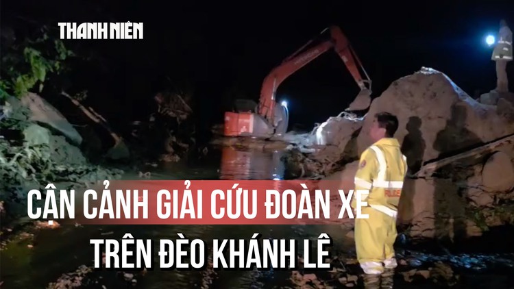Xuyên đêm giải cứu đoàn xe bị cô lập 2 ngày 3 đêm ở đèo Khánh Lê