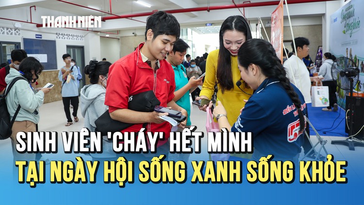 Sinh viên ‘cháy’ hết mình, săn quà cực chất tại ngày hội 'Sống xanh sống khỏe’ 2025