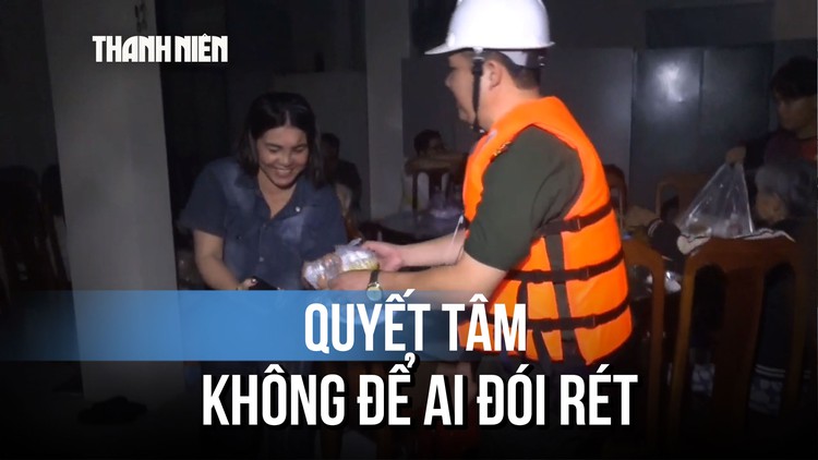 Công an Gia Lai mang hơn 5.000 phần ăn đến bà con vùng lũ