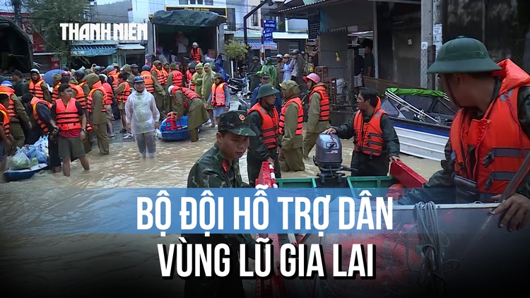 Bộ đội căng mình hỗ trợ dân vùng lũ Gia Lai