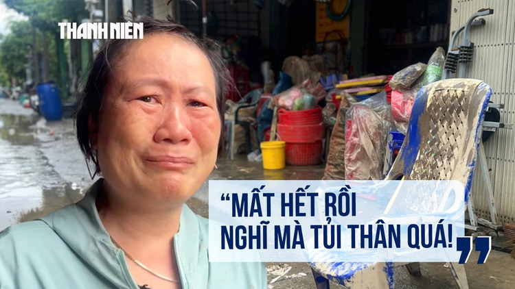 Đau xót vì mất trắng tài sản sau lũ: 'Mất hết rồi, nghĩ mà tủi thân quá'