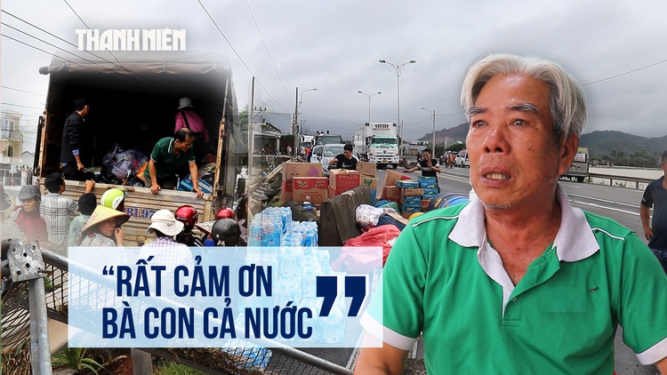 Xúc động các chuyến xe từ thiện đổ về rốn lũ Hòa Xuân sau trận lũ kinh hoàng