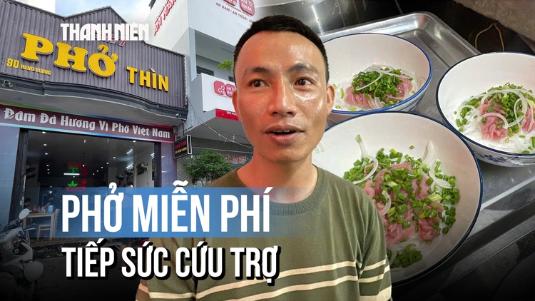 Ấm lòng vùng lũ Đắk Lắk: Xin nước nấu phở miễn phí đãi đoàn cứu trợ