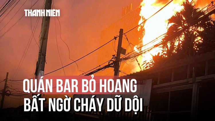 Quán bar bị bỏ hoang bất ngờ cháy dữ dội, kế bên cây xăng