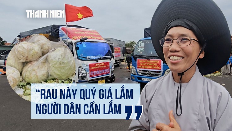 Rong ruổi xe rau cứu trợ: Sư cô gom hàng tấn rau về rốn lũ Đắk Lắk