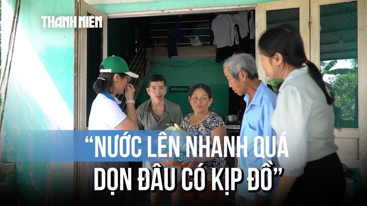 Người dân tất bật dọn dẹp, trở lại cuộc sống sau đợt lũ chồng lũ