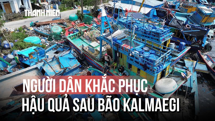 Tàu thuyền vỡ nát, ngư dân gắng gượng thu gom những thứ còn sót lại