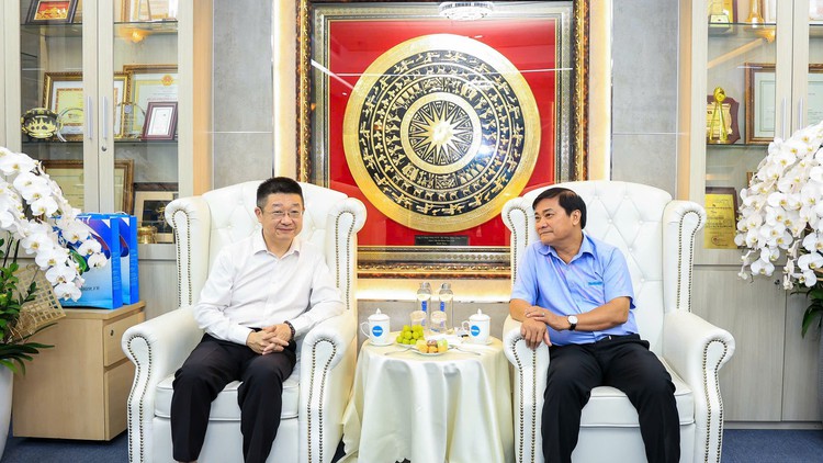 Tổng lãnh sự Đường Lập: Sẵn sàng cùng Báo Thanh Niên thúc đẩy hợp tác Việt - Trung