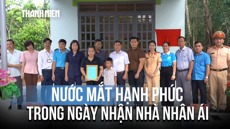 Nước mắt hạnh phúc trong ngày nhận nhà nhân ái ‘giấc mơ an cư lập nghiệp’