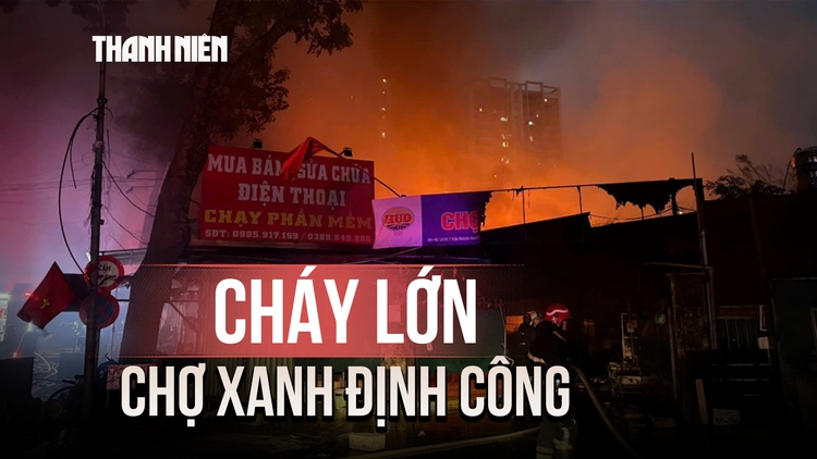 Cháy lớn ở chợ Xanh Định Công ở Hà Nội, nhiều gian hàng bị thiêu rụi