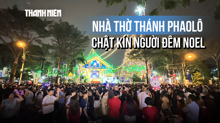 Nhà thờ ‘đá’ Thánh Phaolô đông nghịt đêm Noel