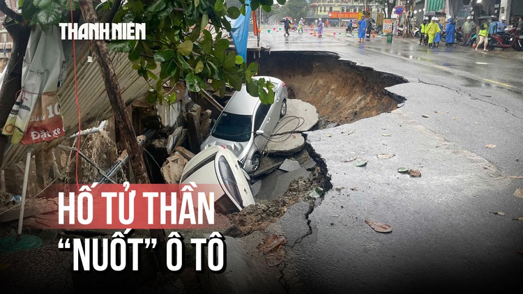 Cận cảnh hố tử thần 'nuốt' ô tô trên đường phố trung tâm Đà Nẵng
