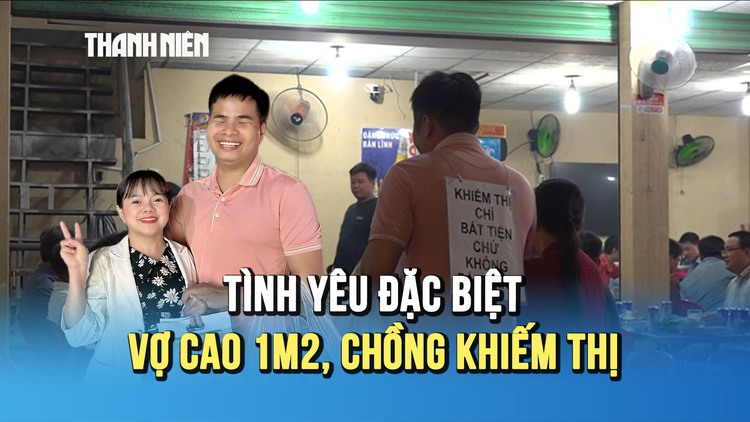 Tình yêu đặc biệt của cặp đôi hiếm có: Vợ cao 1,2m, hơn chồng khiếm thị 14 tuổi