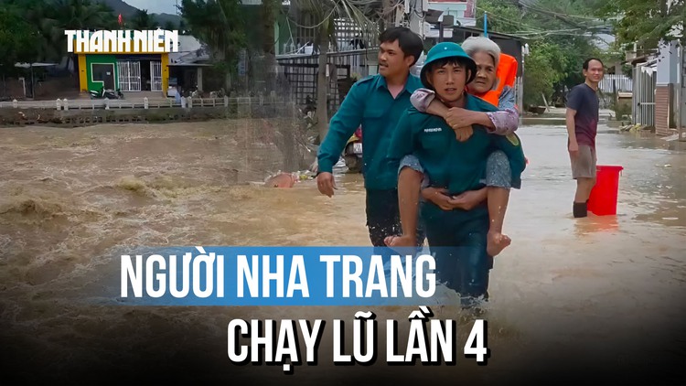 Chưa kịp hồi sức, người Nha Trang phải chạy lũ lần 4