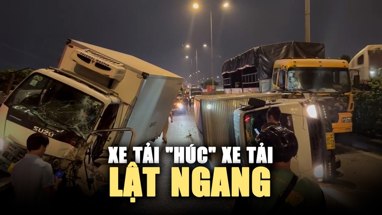 Xe tải 'húc' xe tải: Một lật ngang, một leo dải phân cách