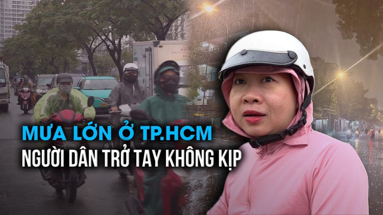 Người dân TP.HCM trở tay không kịp trước trận mưa trái mùa lớn chưa từng có