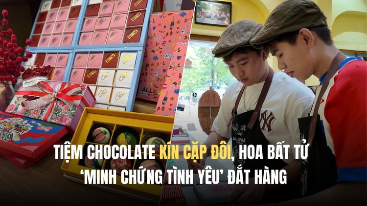 Tiệm chocolate kín cặp đôi, hoa bất tử 'minh chứng tình yêu' đắt hàng ngày Valentine