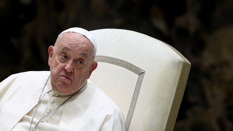 Bệnh tình của Giáo hoàng Francis diễn biến phức tạp