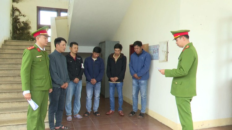 Bắt giữ 6 người trộm, xẻ thịt 6 con trâu