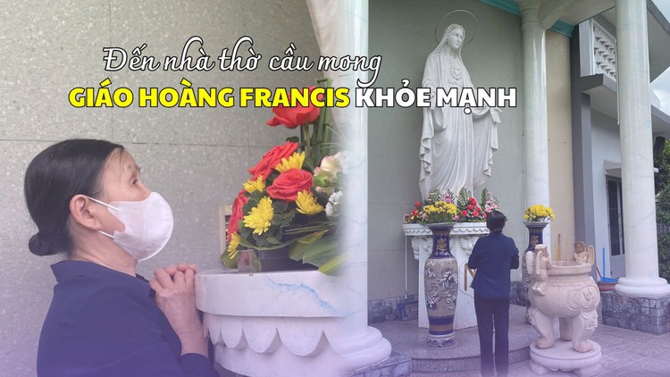 Giáo dân đến nhà thờ cầu nguyện, mong Giáo hoàng Francis sớm khỏe lại