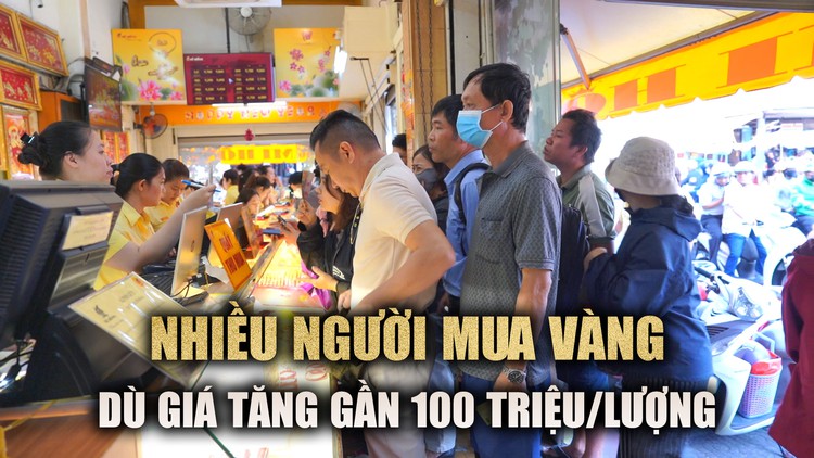 Giá vàng lên gần 100 triệu một lượng, nhiều người vẫn mua để tích lũy