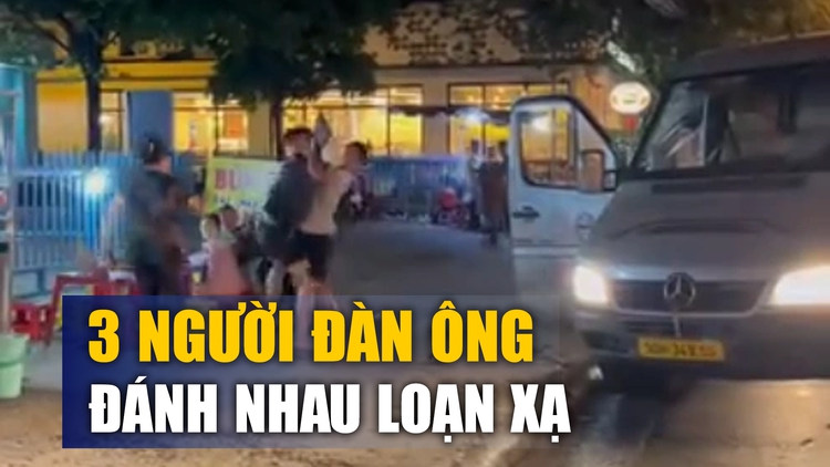 Xác minh clip 3 người đàn ông đánh nhau loạn xạ trên đường