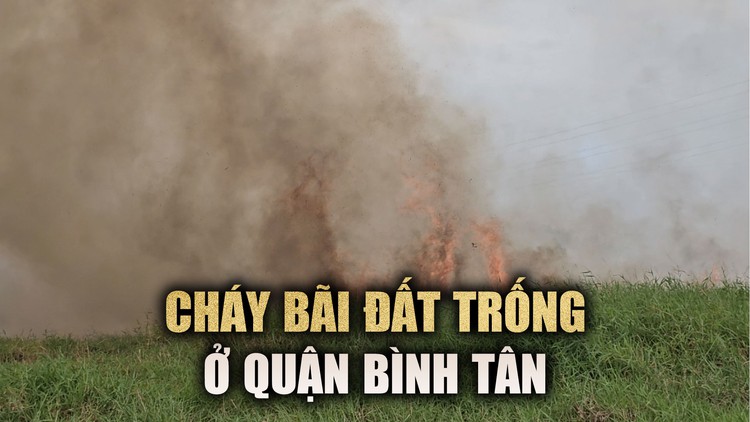Ôm tài sản tháo chạy vì đám cháy lan uy hiếp khu dân cư