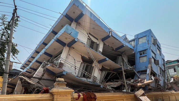 Động đất Myanmar: Thương vong lên gần 5.000, hàng trăm người còn mất tích