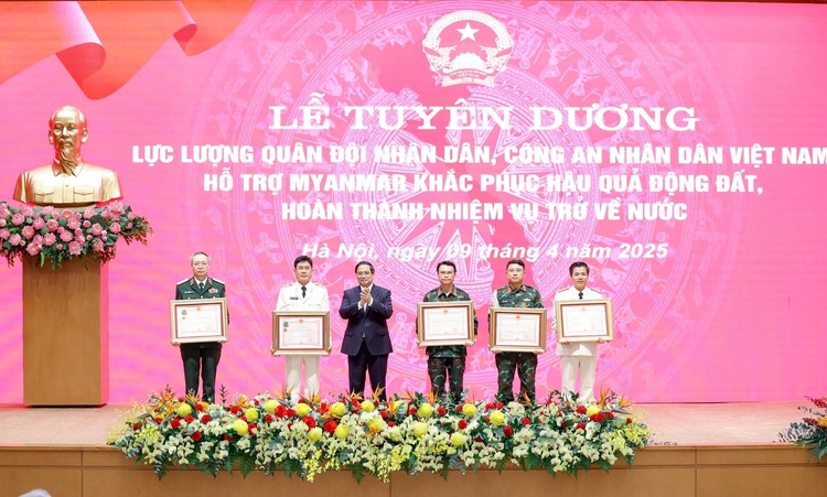 Đoàn cứu nạn của Việt Nam trở về từ Myanmar: Một sứ mệnh nhiều cảm xúc