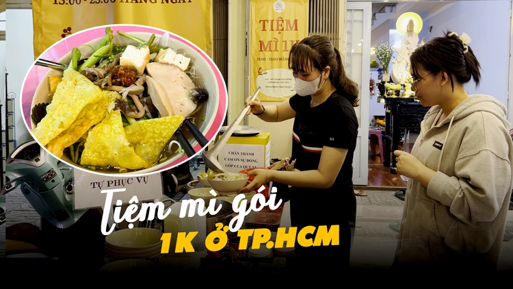 Tiệm mì gói 1K ở TP.HCM: Chỉ sáng đèn về đêm, khách nườm nượp